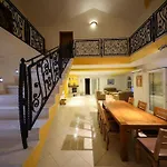 House In With Terrace, Air Conditioning, Wifi, Washing Machine Vakantiehuis *
