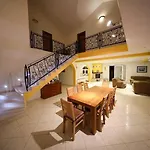 House In With Terrace, Air Conditioning, Wifi, Washing Machine Vakantiehuis