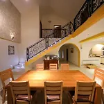 House In With Terrace, Air Conditioning, Wifi, Washing Machine *