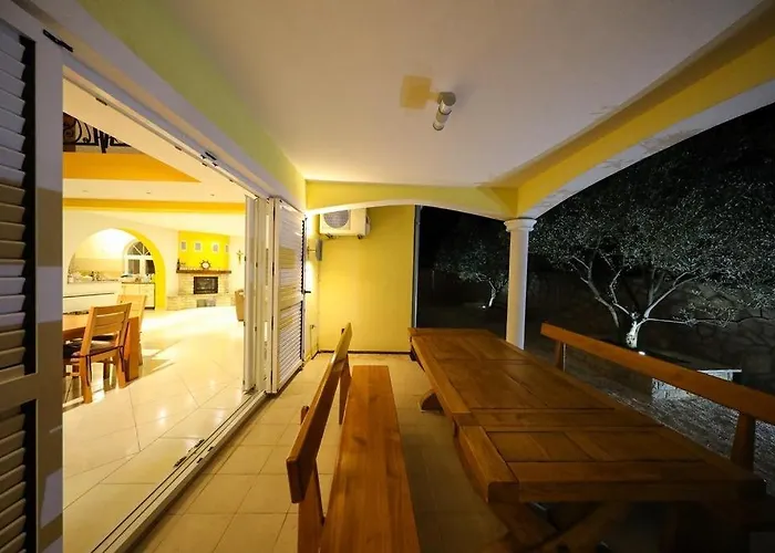 Σπίτι διακοπών House In With Terrace, Air Conditioning, Wifi, Washing Machine Drage