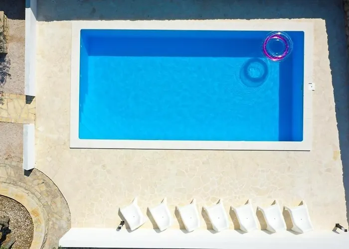 House In With Terrace, Air Conditioning, Wifi, Washing Machine Σπίτι διακοπών *