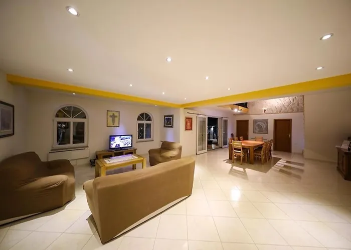 House In With Terrace, Air Conditioning, Wifi, Washing Machine * Drage