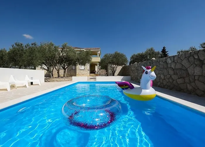 House In With Terrace, Air Conditioning, Wifi, Washing Machine *