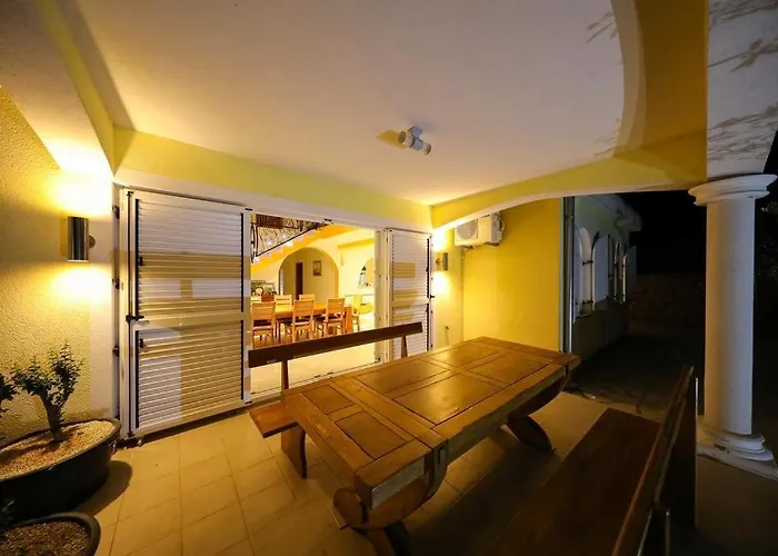 House In With Terrace, Air Conditioning, Wifi, Washing Machine Drage