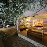 House In With Terrace, Air Conditioning, Wifi, Washing Machine دراغ