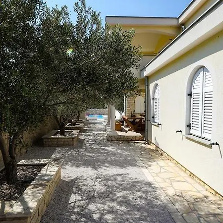 Vakantiehuis House In With Terrace, Air Conditioning, Wifi, Washing Machine *