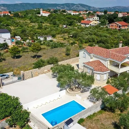 Vakantiehuis House In With Terrace, Air Conditioning, Wifi, Washing Machine Drage
