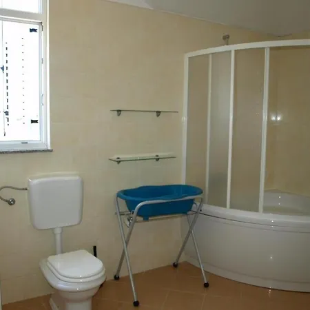 House In With Terrace, Air Conditioning, Wifi, Washing Machine Vikendica