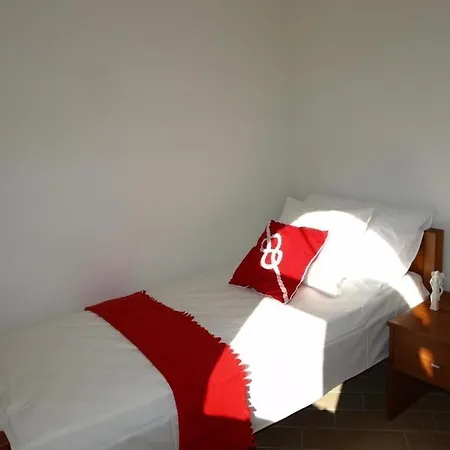 House In With Terrace, Air Conditioning, Wifi, Washing Machine Vikendica