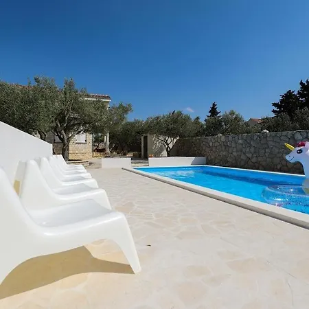 House In With Terrace, Air Conditioning, Wifi, Washing Machine Vakantiehuis