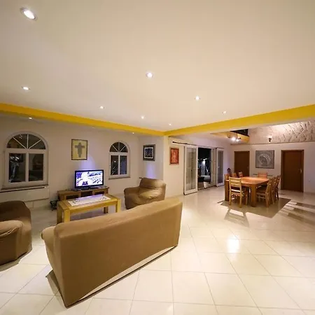 House In With Terrace, Air Conditioning, Wifi, Washing Machine * Drage