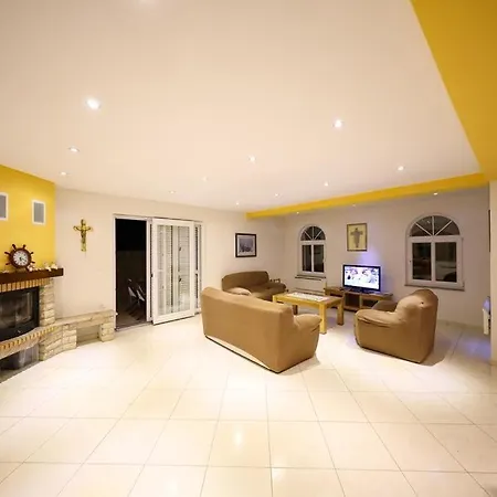 House In With Terrace, Air Conditioning, Wifi, Washing Machine * Drage