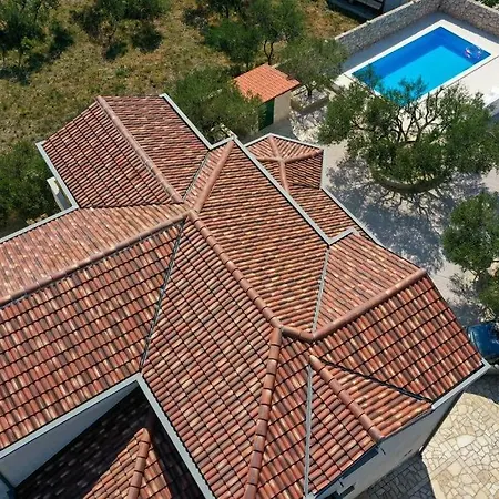 House In With Terrace, Air Conditioning, Wifi, Washing Machine *