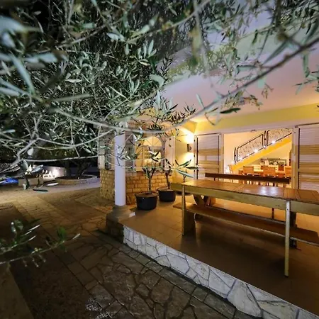 House In With Terrace, Air Conditioning, Wifi, Washing Machine Drage