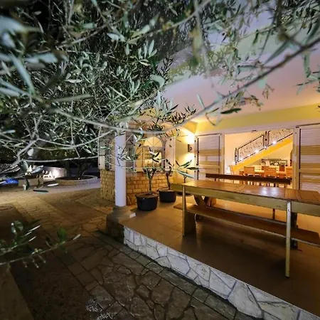 House In With Terrace, Air Conditioning, Wifi, Washing Machine Drage