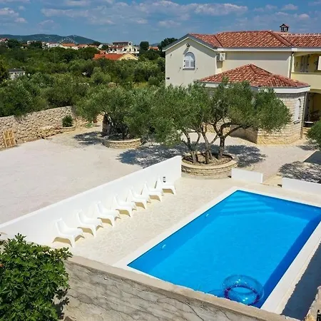 House In With Terrace, Air Conditioning, Wifi, Washing Machine Drage