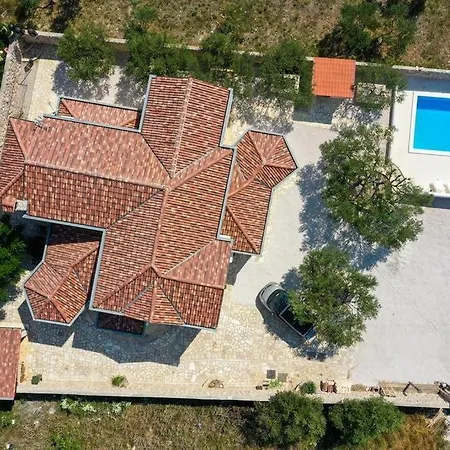 House In With Terrace, Air Conditioning, Wifi, Washing Machine Drage