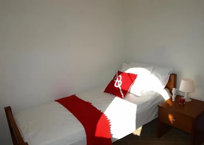 House In With Terrace, Air Conditioning, Wifi, Washing Machine Holiday home