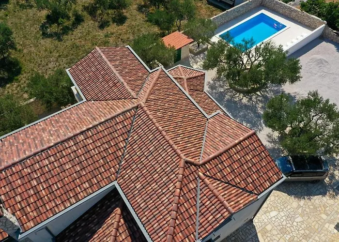 House In With Terrace, Air Conditioning, Wifi, Washing Machine *