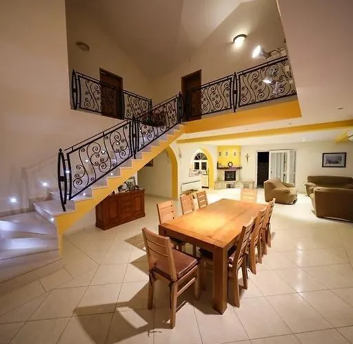 House In With Terrace, Air Conditioning, Wifi, Washing Machine Prázdninový dům